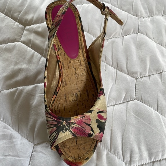 Ana flowered print wedges size 6.5 - Picture 3 of 7